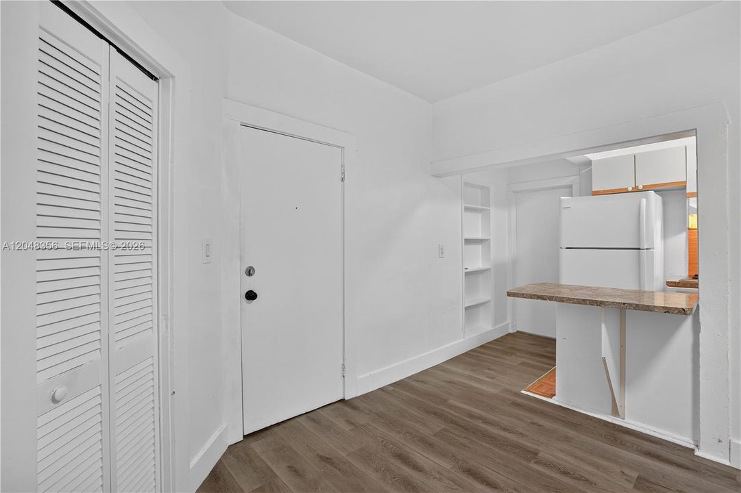 For Rent: $1,850 (1 beds, 1 baths, 7820 Square Feet)
