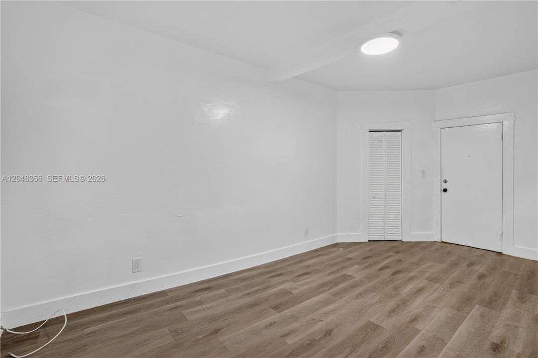 For Rent: $1,850 (1 beds, 1 baths, 7820 Square Feet)