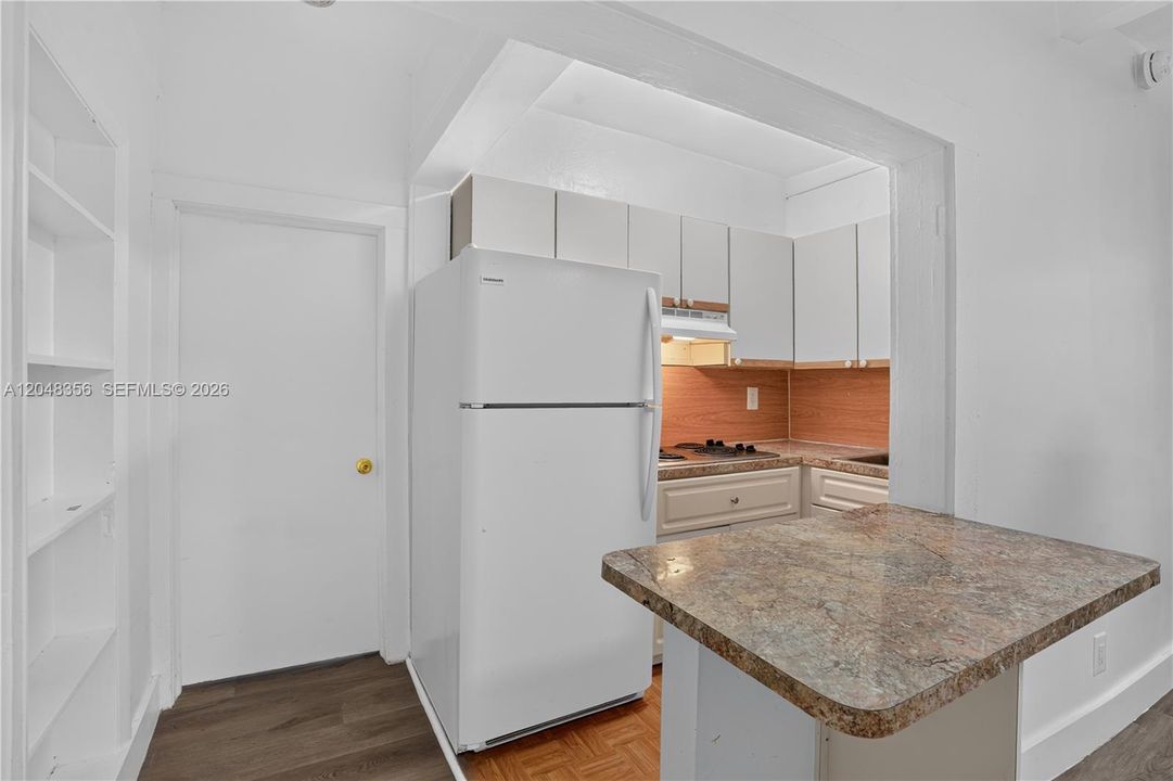 For Rent: $1,850 (1 beds, 1 baths, 7820 Square Feet)