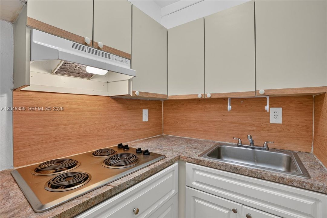For Rent: $1,850 (1 beds, 1 baths, 7820 Square Feet)