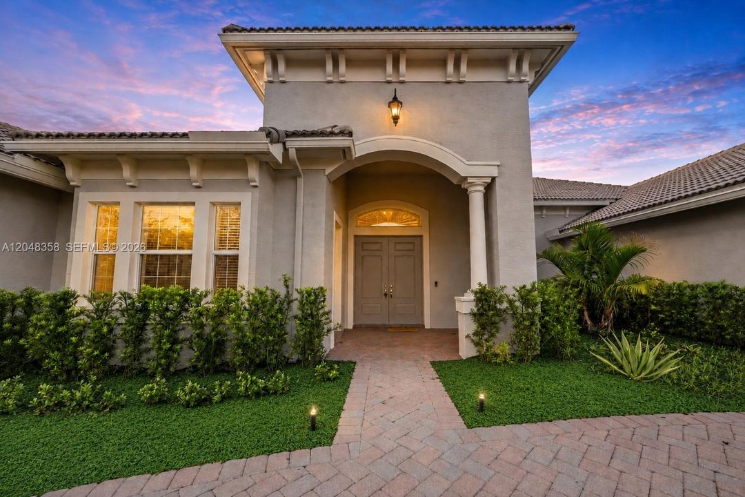 For Sale: $2,600,000 (4 beds, 4 baths, 5156 Square Feet)