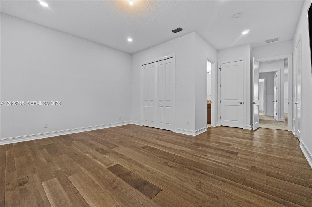 For Sale: $2,600,000 (4 beds, 4 baths, 5156 Square Feet)