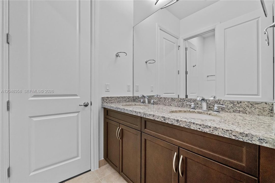 For Sale: $2,600,000 (4 beds, 4 baths, 5156 Square Feet)
