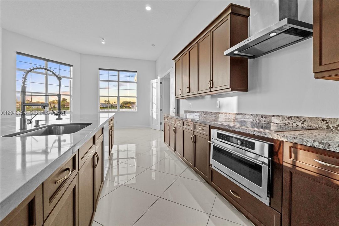 For Sale: $2,600,000 (4 beds, 4 baths, 5156 Square Feet)