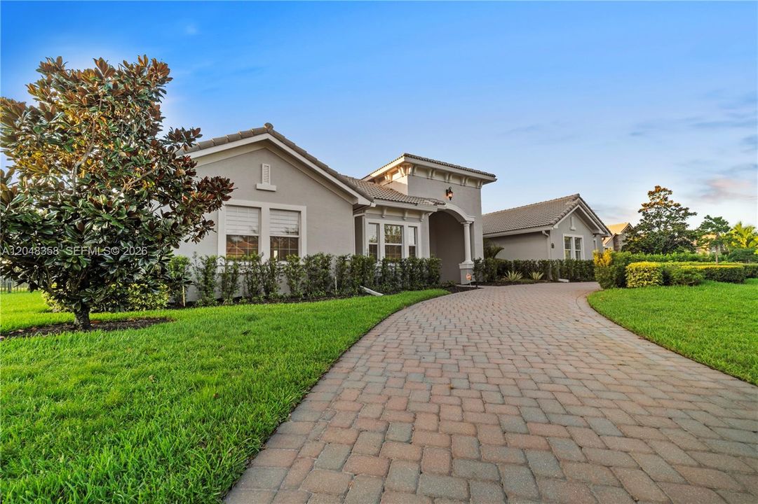 For Sale: $2,600,000 (4 beds, 4 baths, 5156 Square Feet)