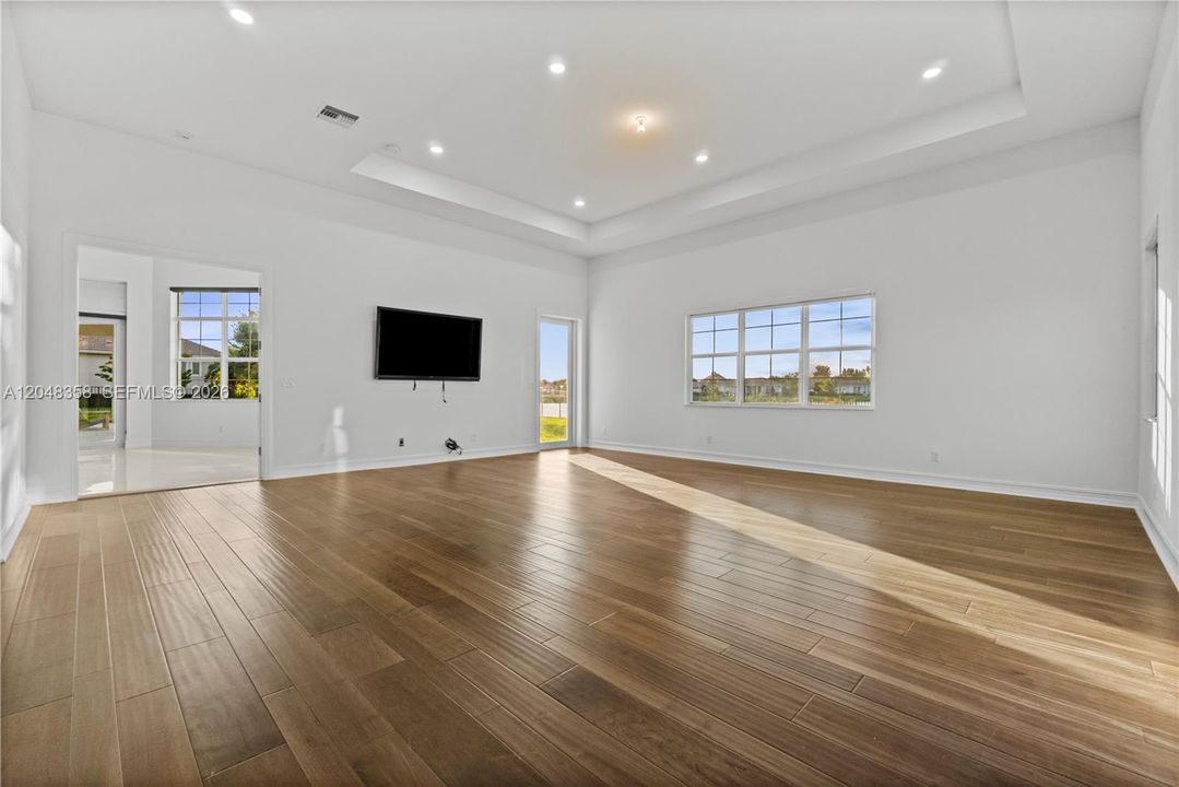 For Sale: $2,600,000 (4 beds, 4 baths, 5156 Square Feet)