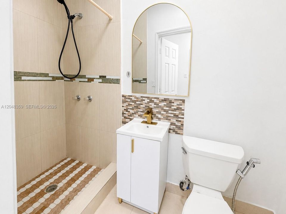 For Rent: $1,800 (1 beds, 1 baths, 1926 Square Feet)