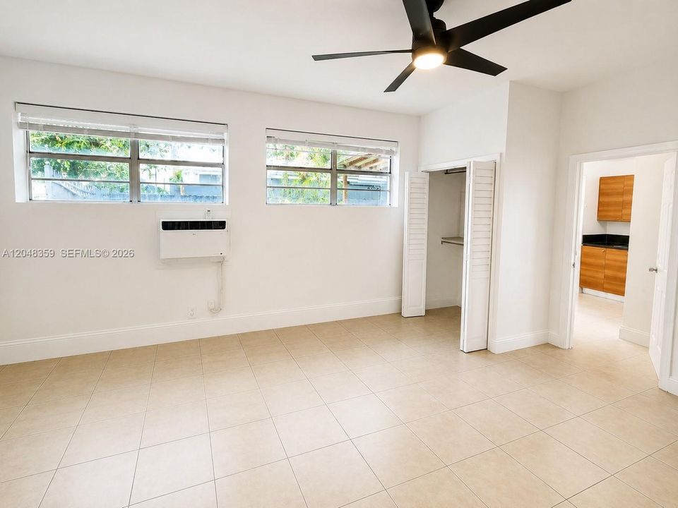 For Rent: $1,800 (1 beds, 1 baths, 1926 Square Feet)