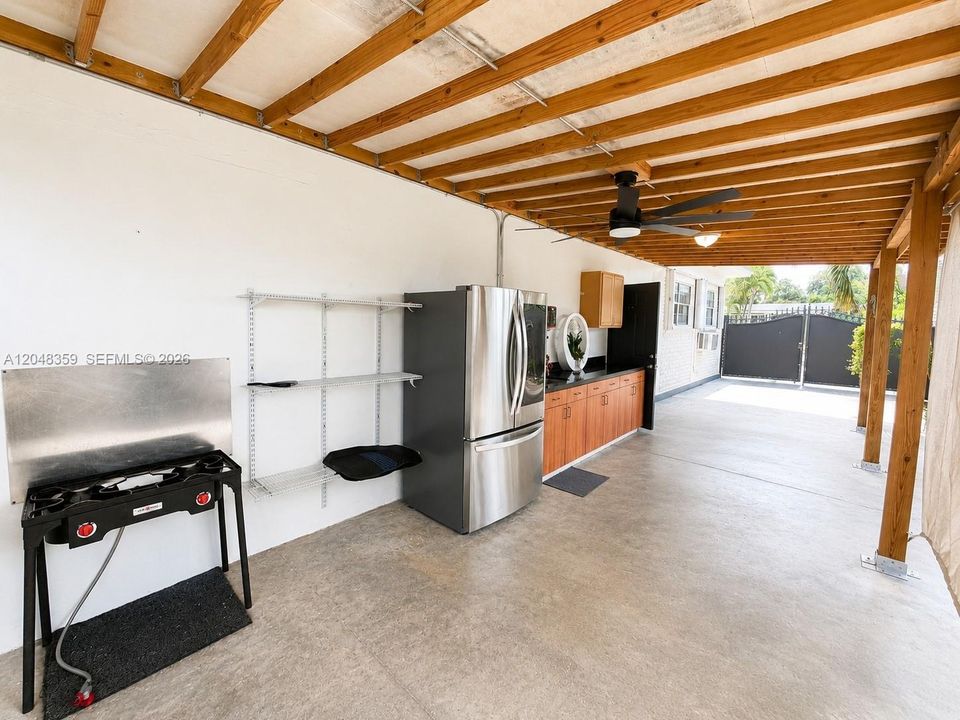 For Rent: $1,800 (1 beds, 1 baths, 1926 Square Feet)