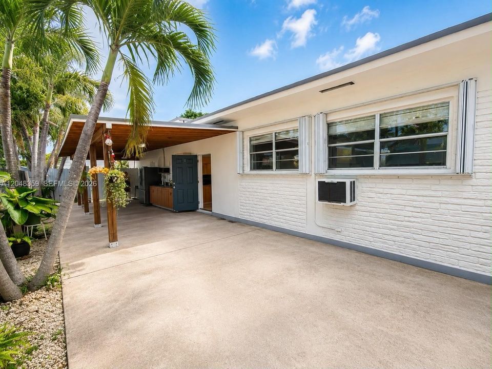 For Rent: $1,800 (1 beds, 1 baths, 1926 Square Feet)