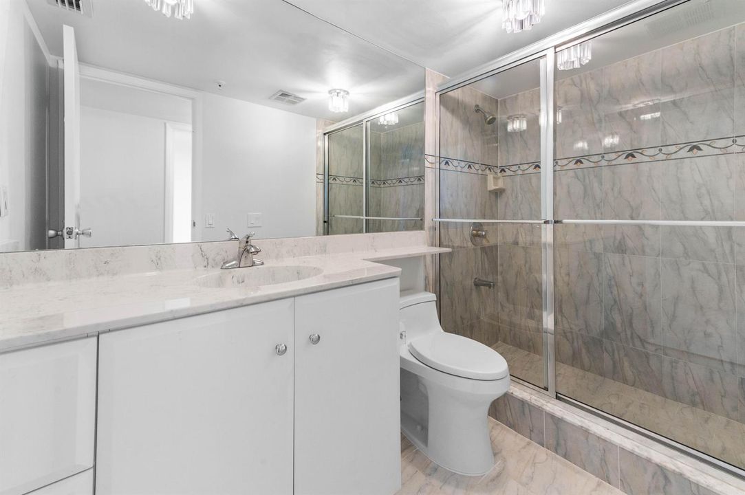 23 Bathroom 01