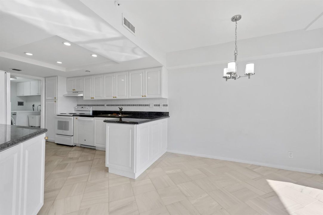 13 Dining Room 01