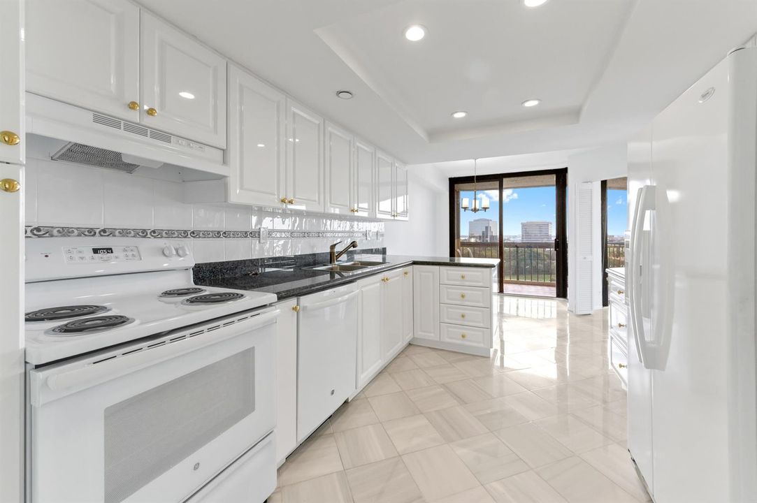 16 Kitchen 02