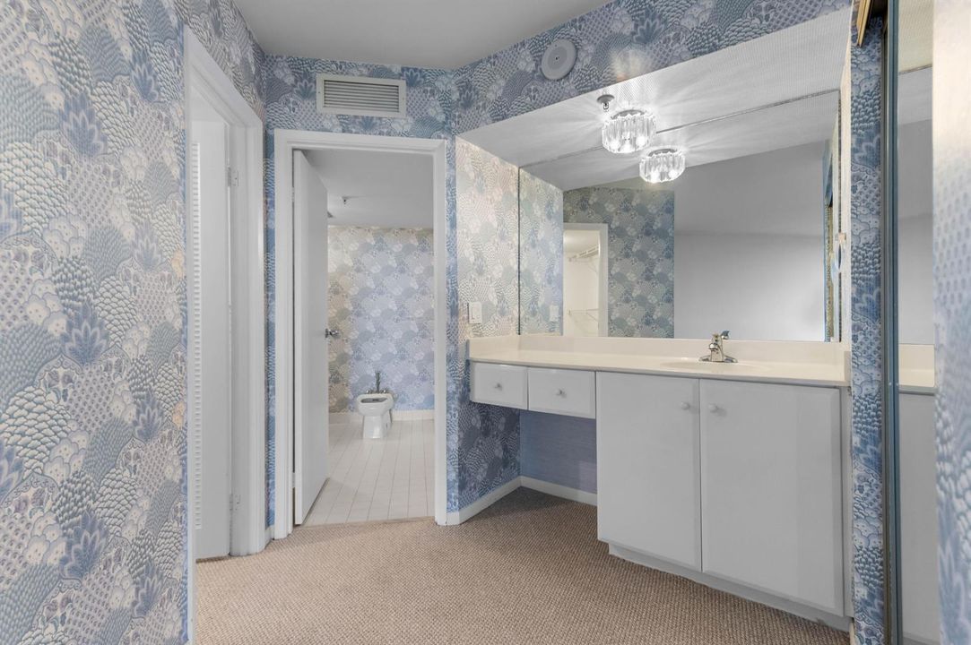 30 Bathroom 01