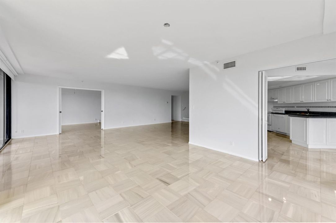 10 Living Room 07