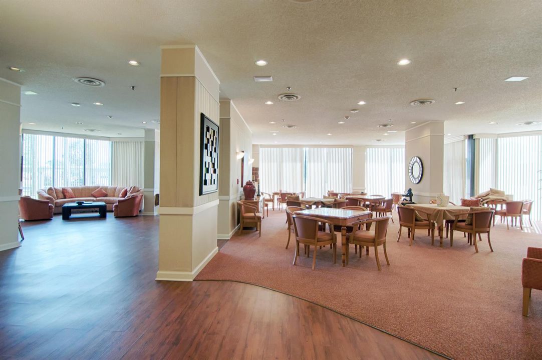 PARTY ROOM