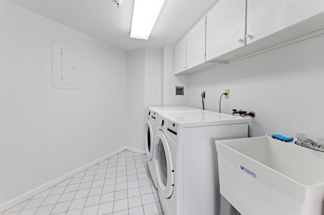 19 laundry room 02
