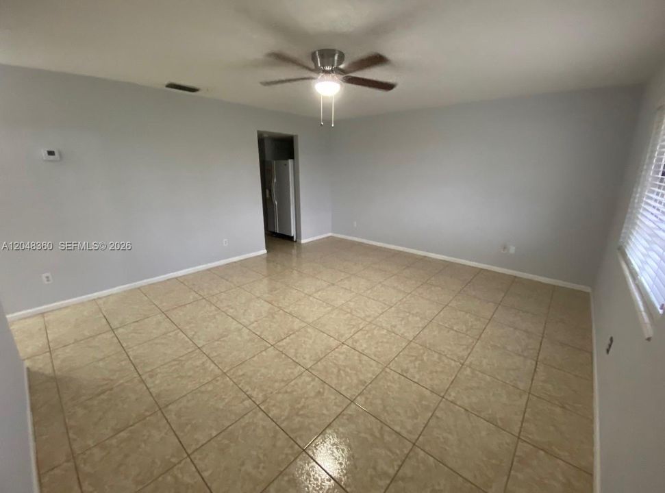 For Rent: $1,850 (2 beds, 1 baths, 1736 Square Feet)