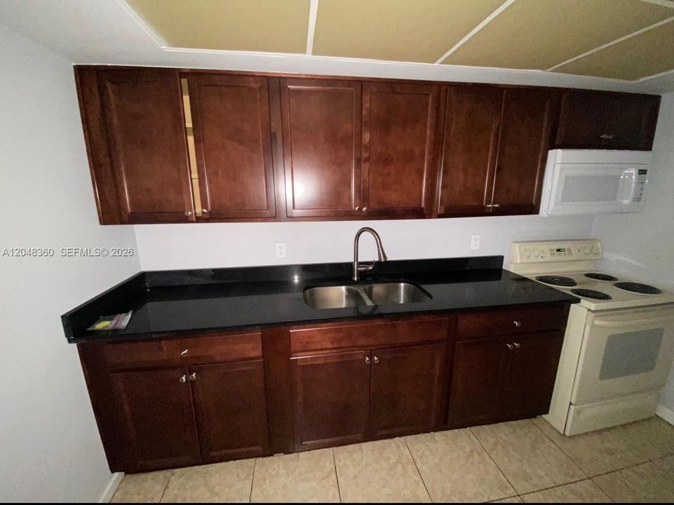 For Rent: $1,850 (2 beds, 1 baths, 1736 Square Feet)