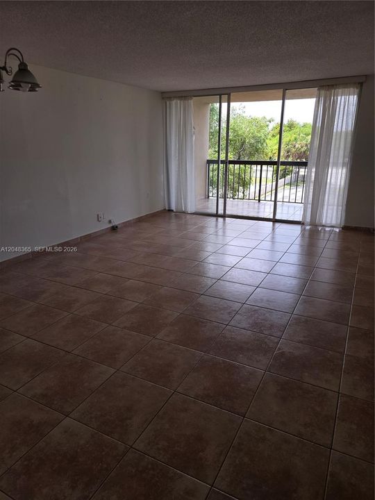 For Rent: $2,300 (2 beds, 2 baths, 1170 Square Feet)