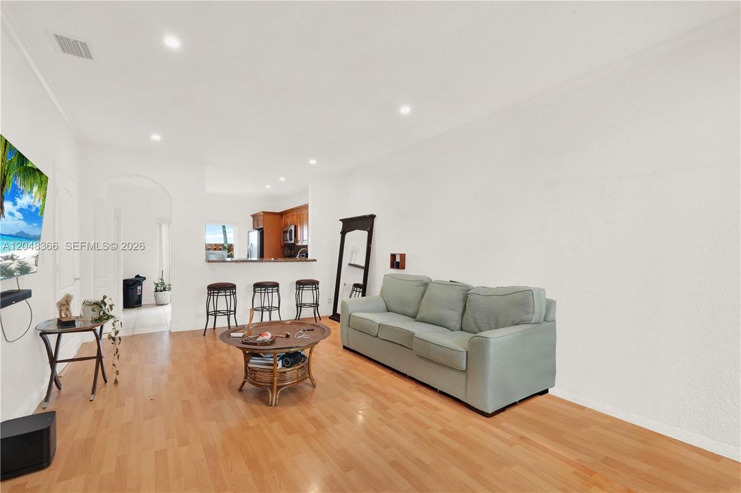 For Rent: $2,400 (2 beds, 2 baths, 1130 Square Feet)