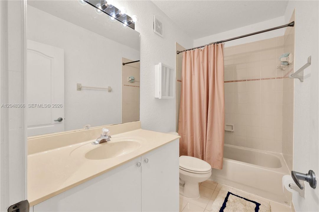 For Rent: $2,400 (2 beds, 2 baths, 1130 Square Feet)