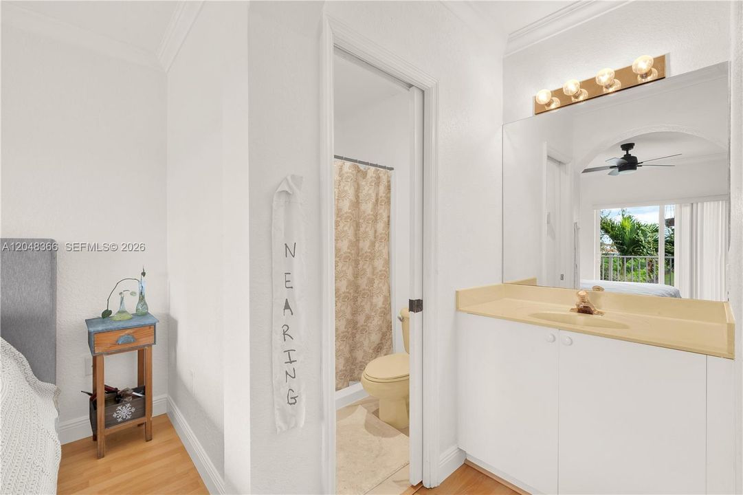 For Rent: $2,400 (2 beds, 2 baths, 1130 Square Feet)
