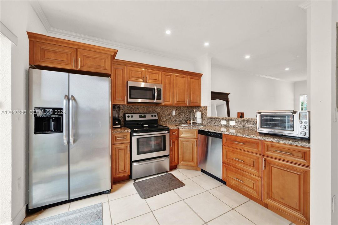For Rent: $2,400 (2 beds, 2 baths, 1130 Square Feet)