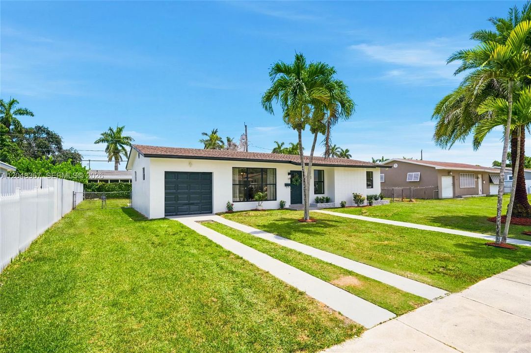 For Sale: $495,000 (3 beds, 2 baths, 1158 Square Feet)