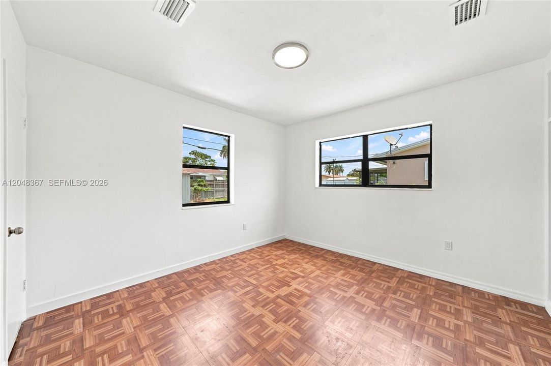 For Sale: $495,000 (3 beds, 2 baths, 1158 Square Feet)