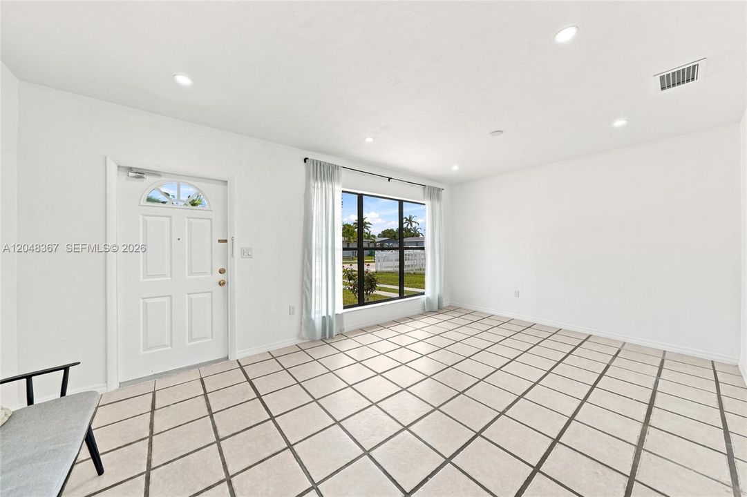 For Sale: $495,000 (3 beds, 2 baths, 1158 Square Feet)