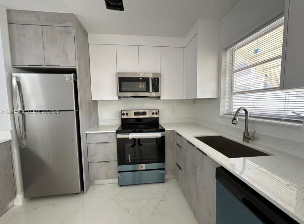 В аренду: $2,200 (2 спален, 1 ванн, 1051 Квадратных фут)