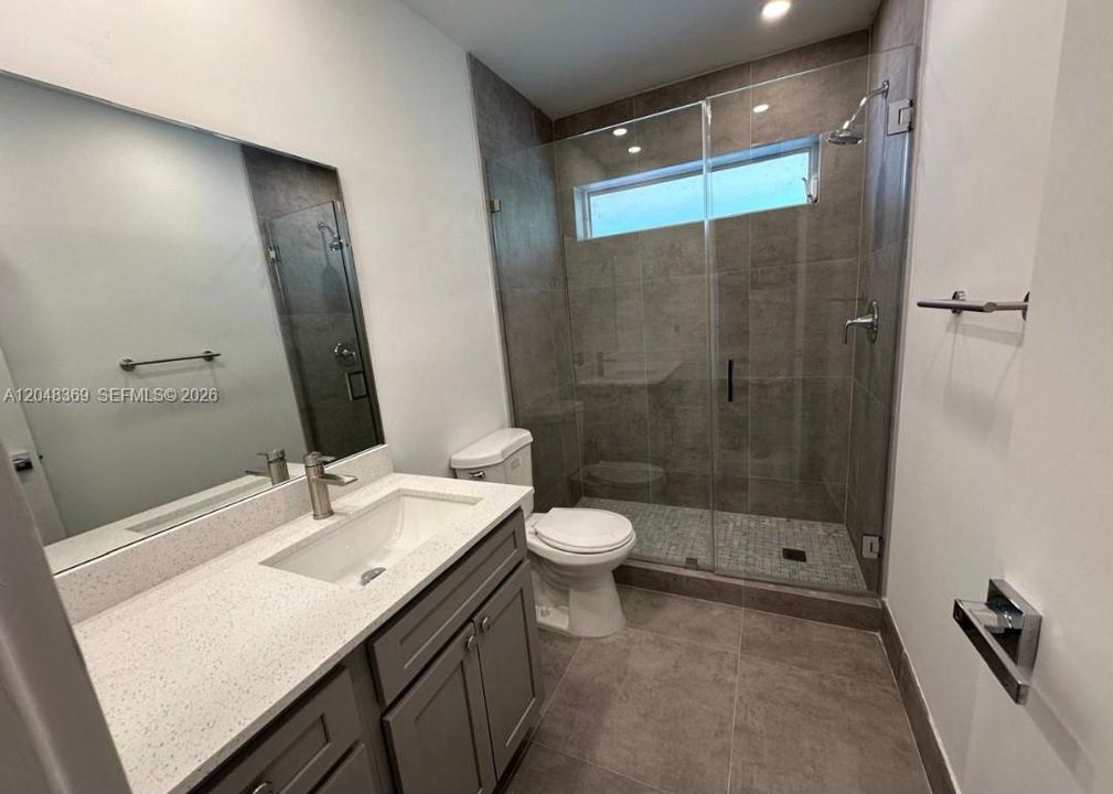 В аренду: $2,200 (2 спален, 1 ванн, 1051 Квадратных фут)