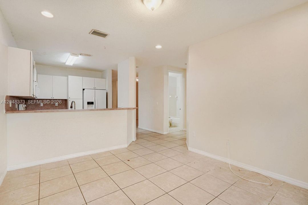 Activo con contrato: $319,900 (4 camas, 3 baños, 1991 Pies cuadrados)