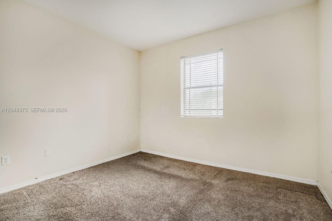 Activo con contrato: $319,900 (4 camas, 3 baños, 1991 Pies cuadrados)