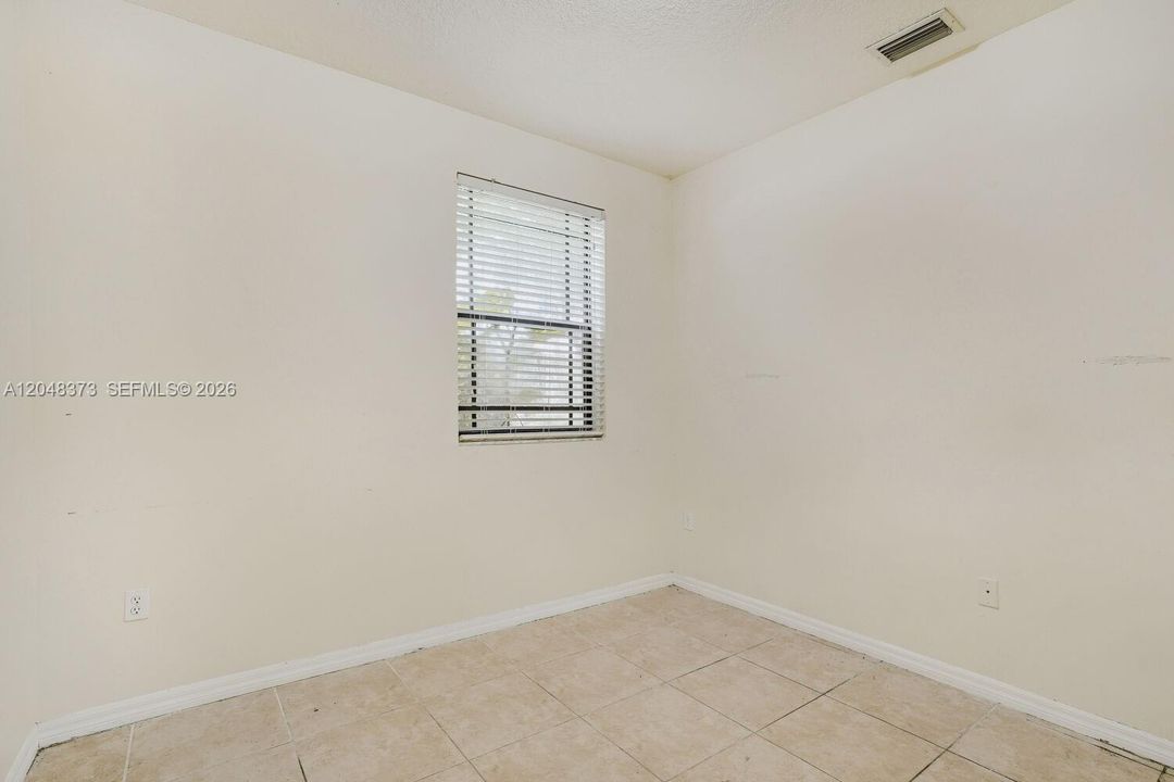 Activo con contrato: $319,900 (4 camas, 3 baños, 1991 Pies cuadrados)