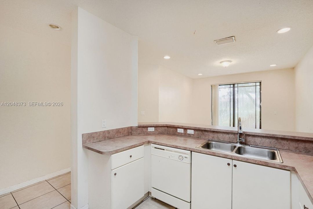 Activo con contrato: $319,900 (4 camas, 3 baños, 1991 Pies cuadrados)