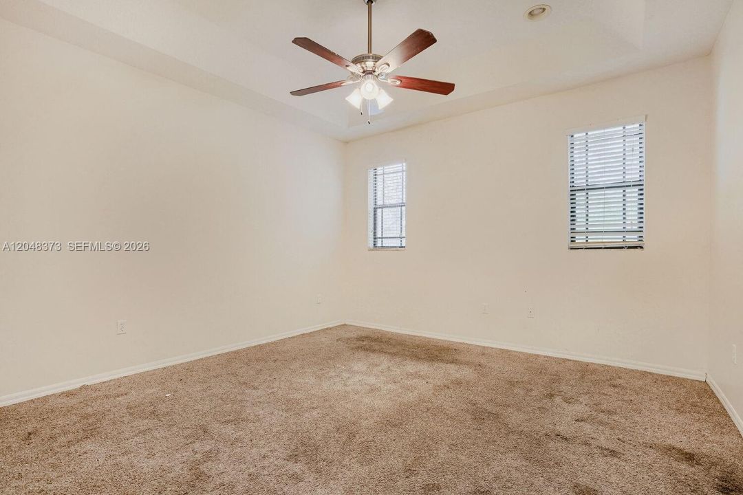 Activo con contrato: $319,900 (4 camas, 3 baños, 1991 Pies cuadrados)