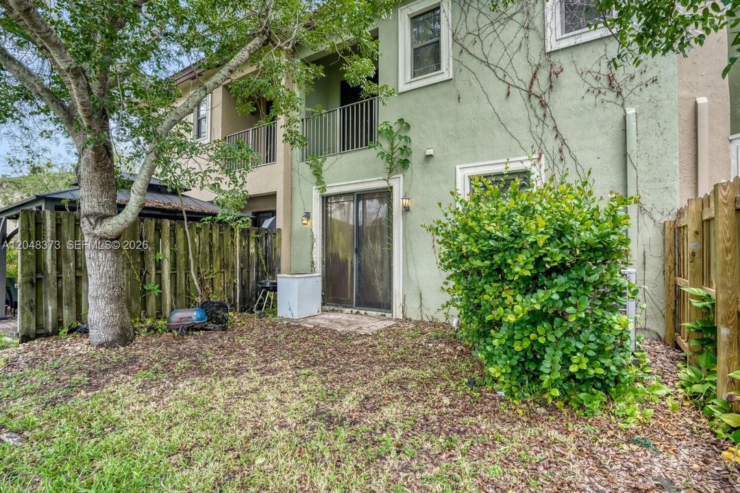 Activo con contrato: $319,900 (4 camas, 3 baños, 1991 Pies cuadrados)