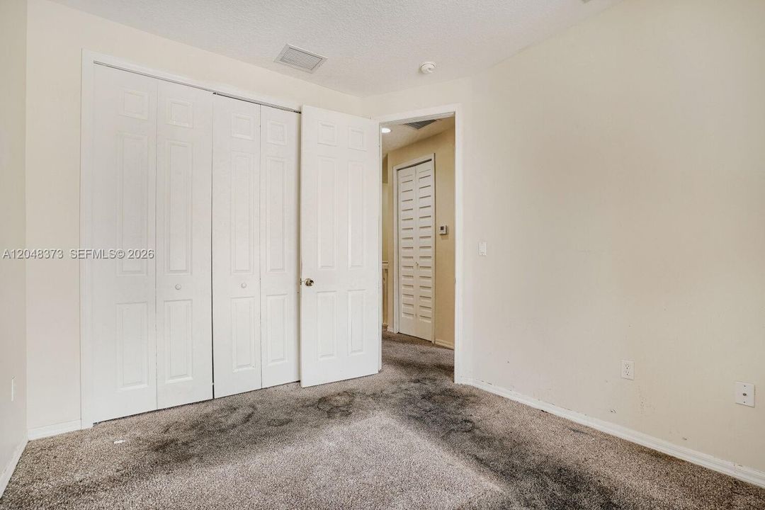 Activo con contrato: $319,900 (4 camas, 3 baños, 1991 Pies cuadrados)