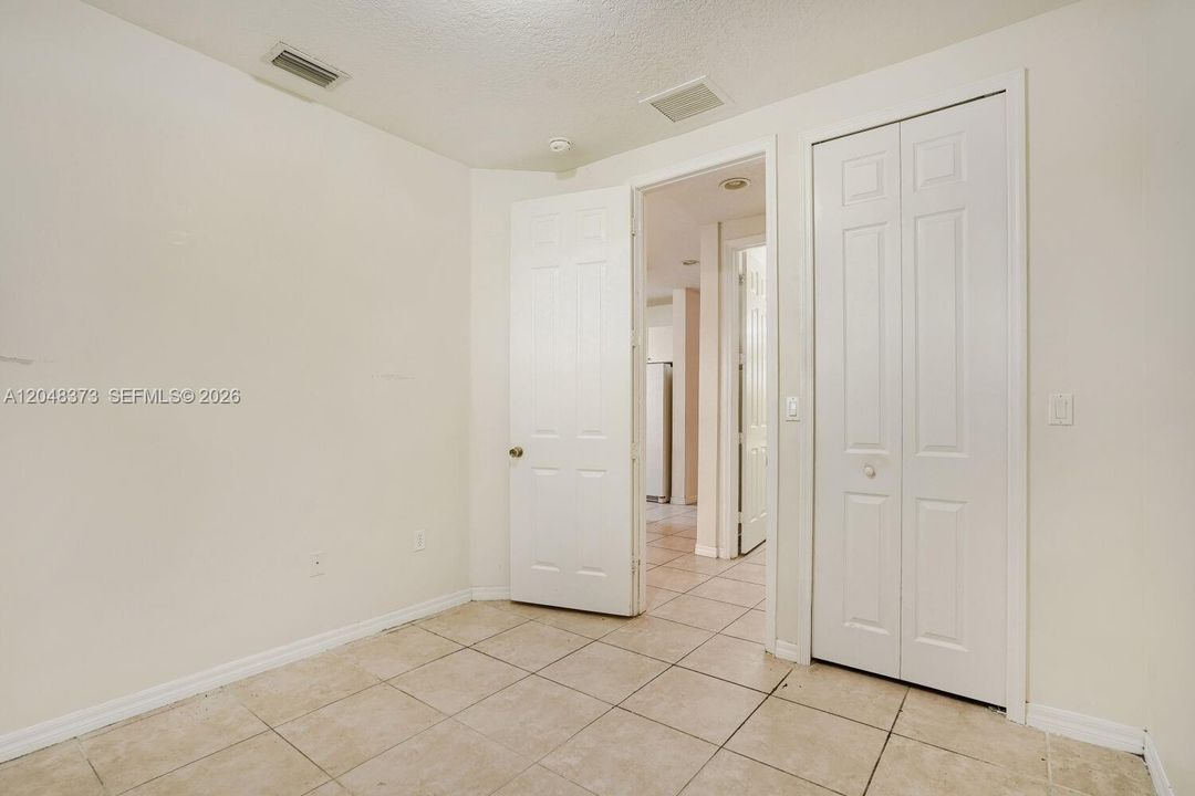 Activo con contrato: $319,900 (4 camas, 3 baños, 1991 Pies cuadrados)