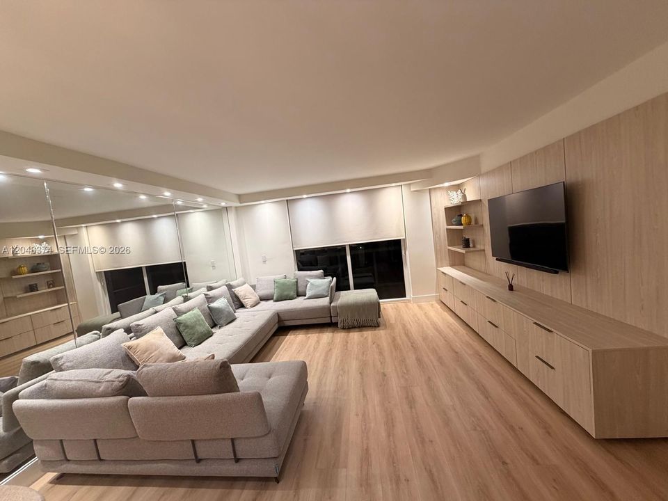 For Rent: $7,000 (2 beds, 2 baths, 1056 Square Feet)