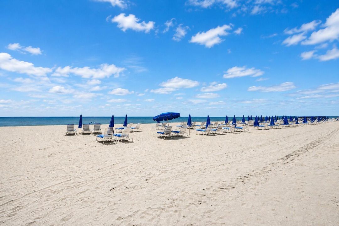 Delray Beach-sand & sea view