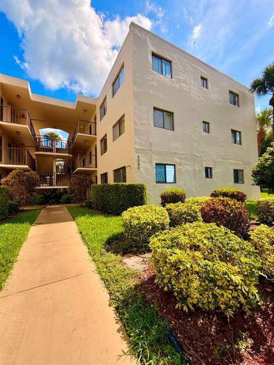 5280 Las Verdes Cir 216