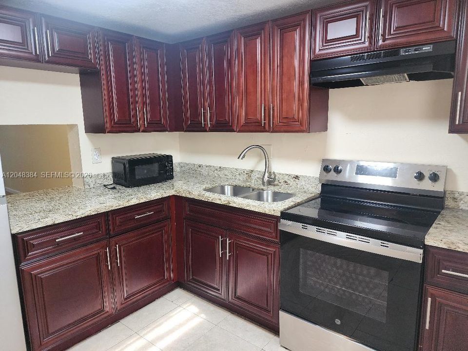 For Rent: $1,900 (2 beds, 2 baths, 1020 Square Feet)