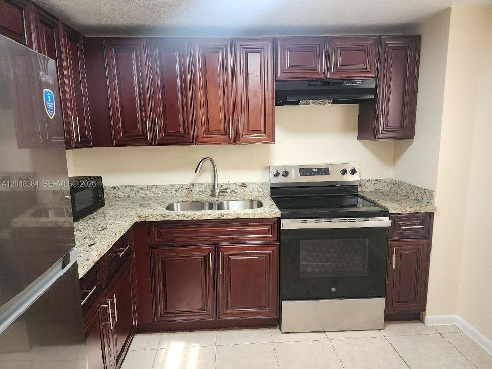 For Rent: $1,900 (2 beds, 2 baths, 1020 Square Feet)