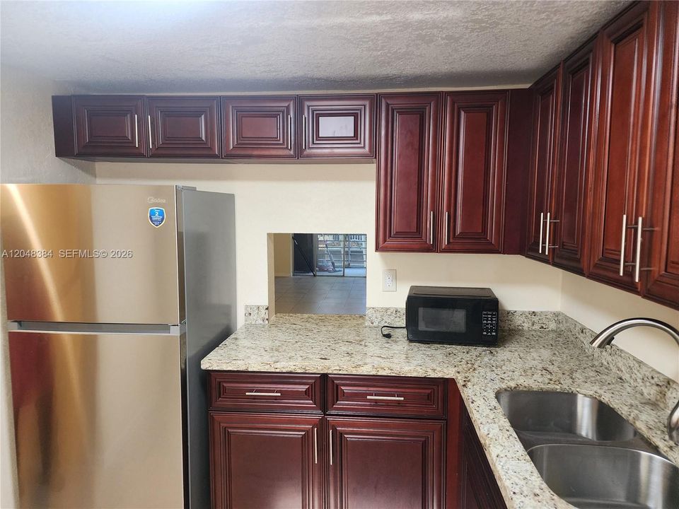 For Rent: $1,900 (2 beds, 2 baths, 1020 Square Feet)