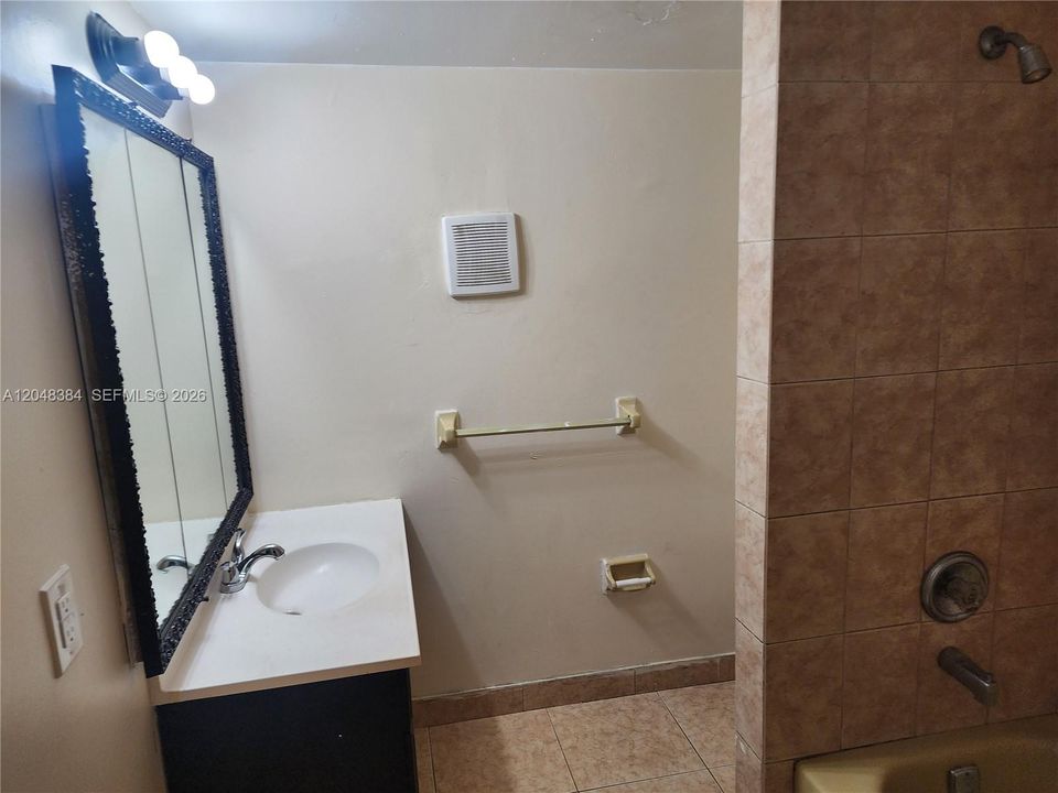 For Rent: $1,900 (2 beds, 2 baths, 1020 Square Feet)