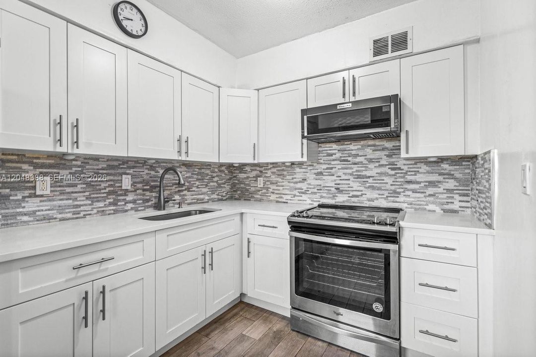 For Rent: $2,300 (2 beds, 1 baths, 750 Square Feet)