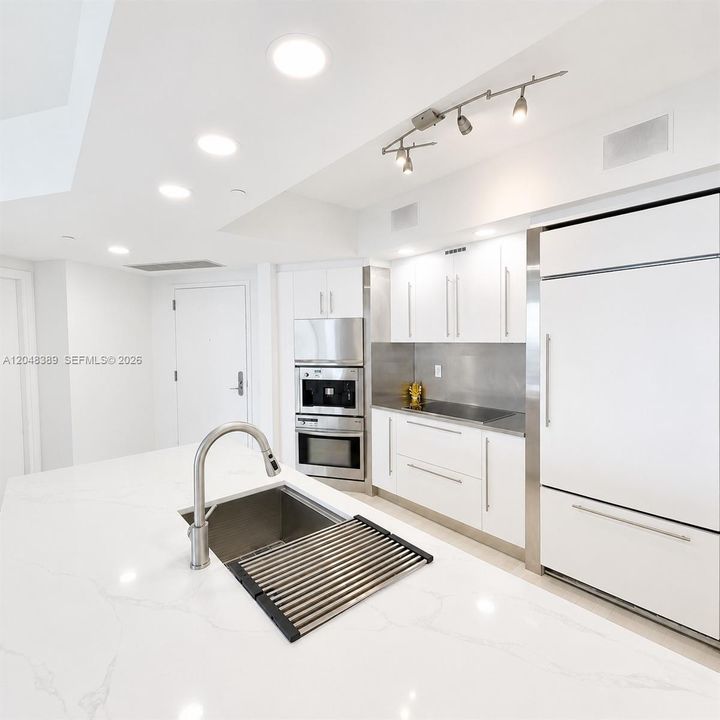 For Rent: $10,000 (2 beds, 2 baths, 1452 Square Feet)
